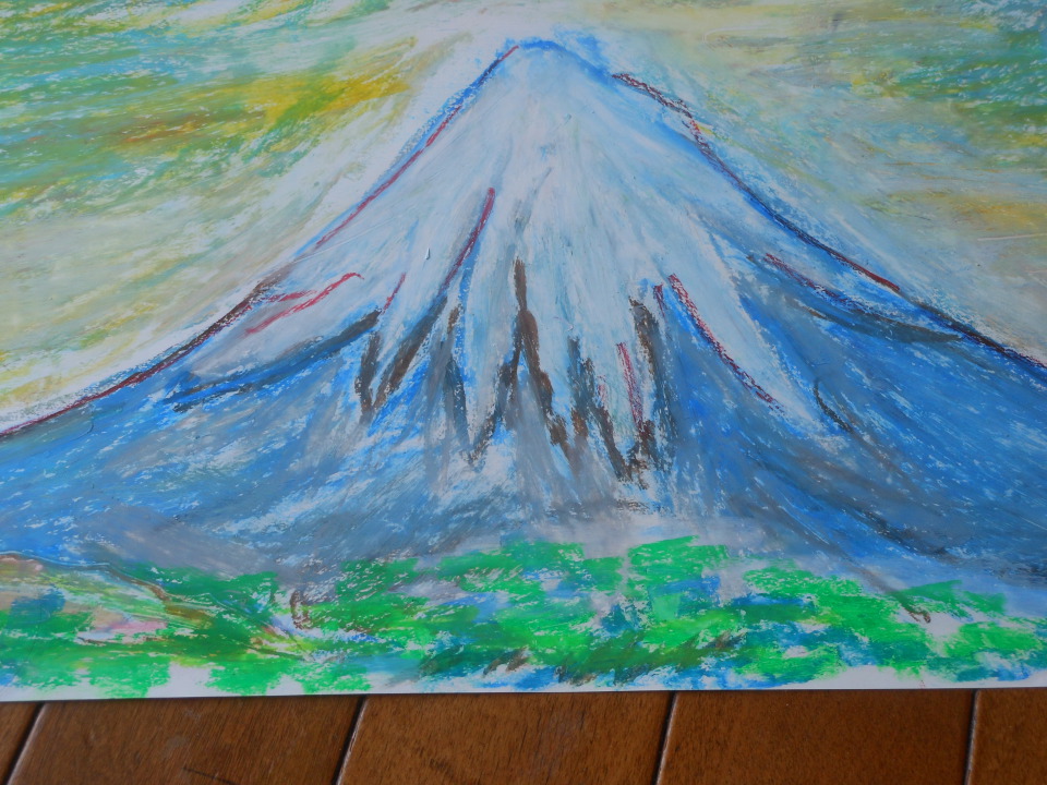 春くれば富士のお山も顔をかえ